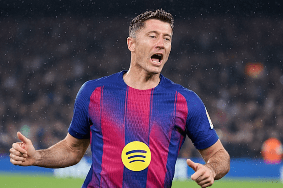 Robert Lewandowski célébrant un but avec la Barcelone.