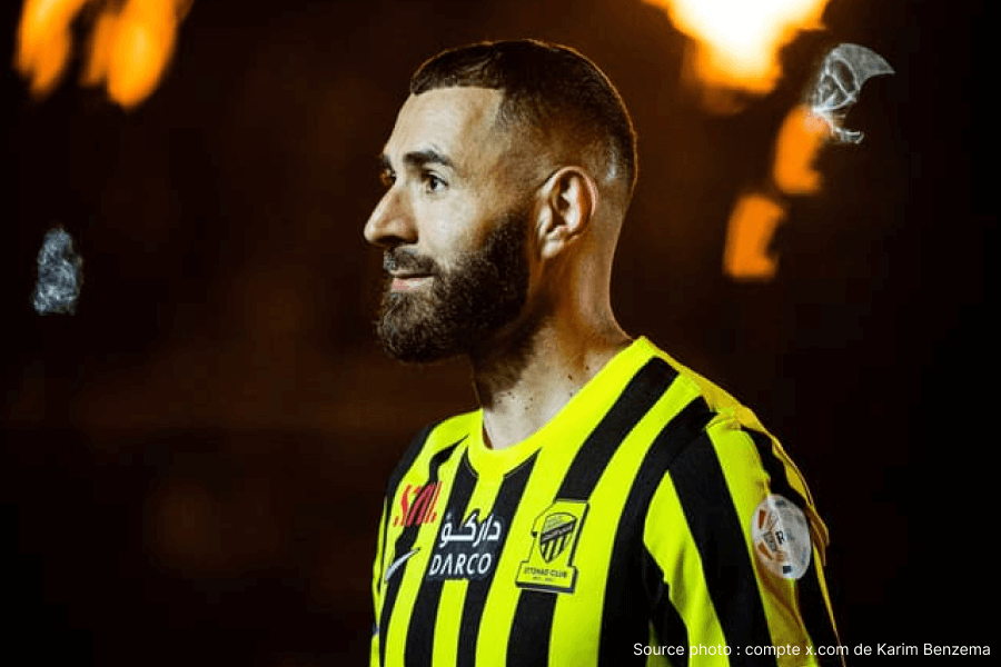 Benzema pose avec son tableau Picasso