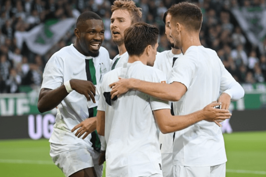 L'équipe de Borussia M en conférence de presse après le match.