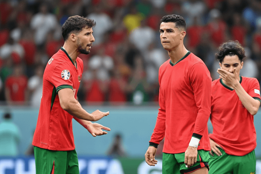 Équipe nationale portuguaise célébrant un but