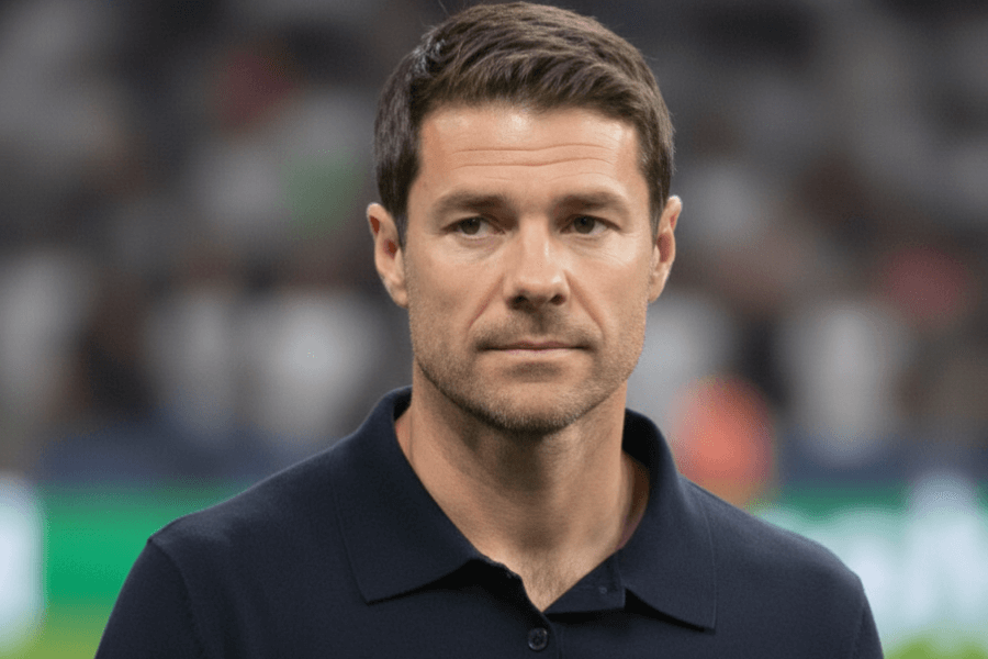 Xabi Alonso sur le banc de touche du Real Madrid.