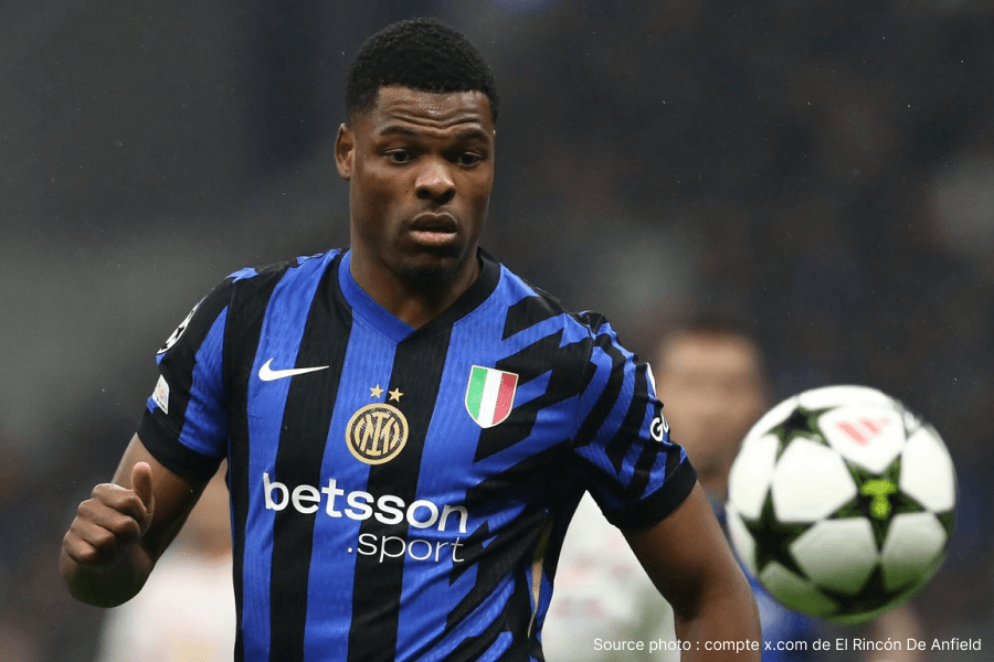Denzel Dumfries Inter Milan maillot bleu noir numéro deux PSV Liverpool