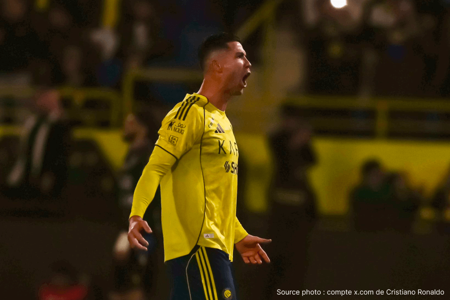 Cristiano Ronaldo Portugal capitaine match Coupe du Monde maillot rouge action