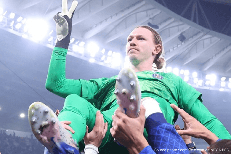 Safonov arrête penalty finale Coupe Intercontinentale Flamengo Qatar héroïque