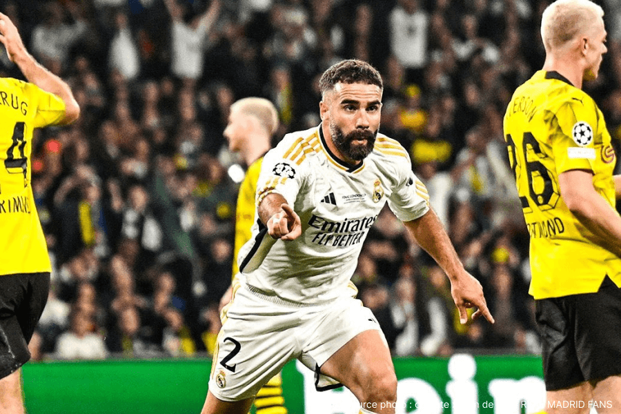 Carvajal et ses coéquipiers du Real Madrid célébrant une victoire au Bernabéu