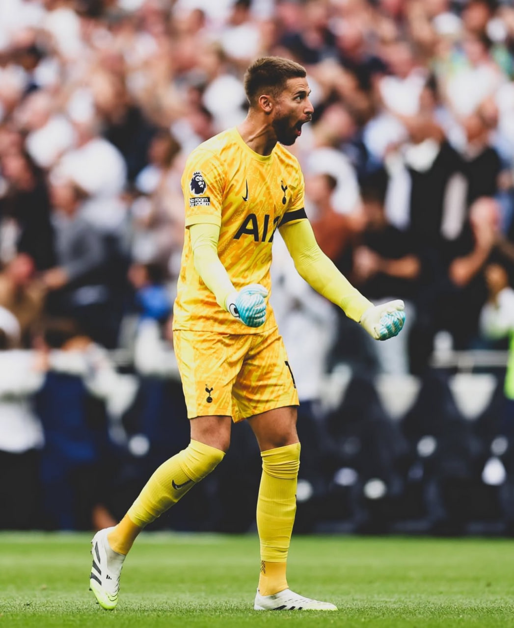 Cristian Romero défenseur Argentine Tottenham capitaine carton rouge expulsion Casemiro 