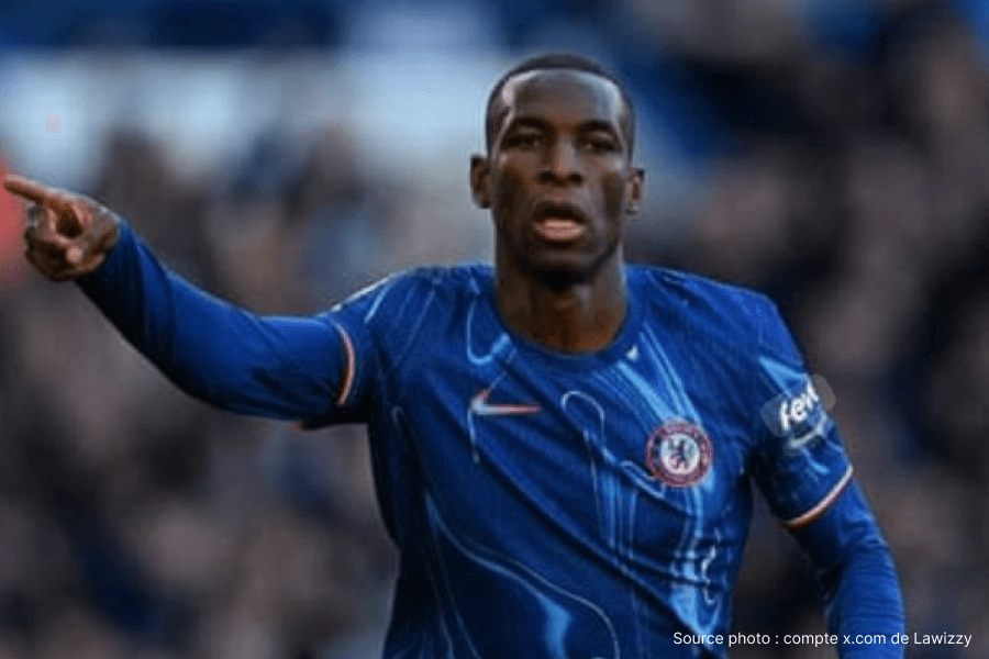 Jackson entre jeu remplaçant lors match Bayern contre Fribourg