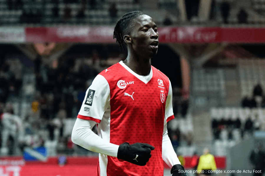 Patrick Zabi Reims maillot numéro contrôle ballon technique milieu terrain jeune talent ivoirien