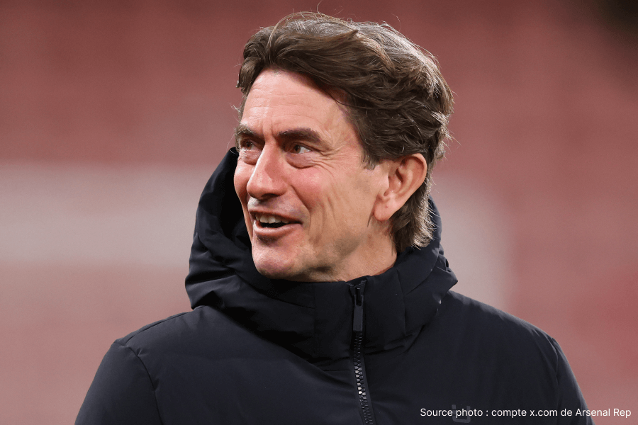 Supporters Tottenham Kinshasa RDC bars débattent chances Tudor contre Arsenal espoir