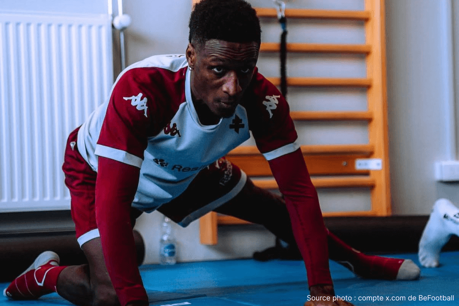 Bouna Sarr Sénégal Coupe Afrique 2021 champion continental célébration trophée fierté internationale