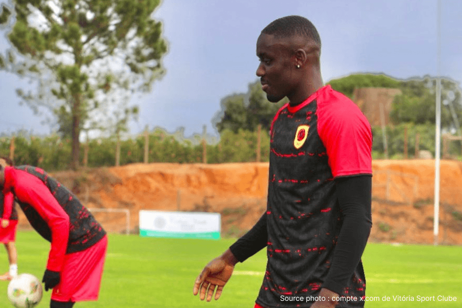 Beni Mukendi duel physique balle terrain Liga Portugal Guimarães