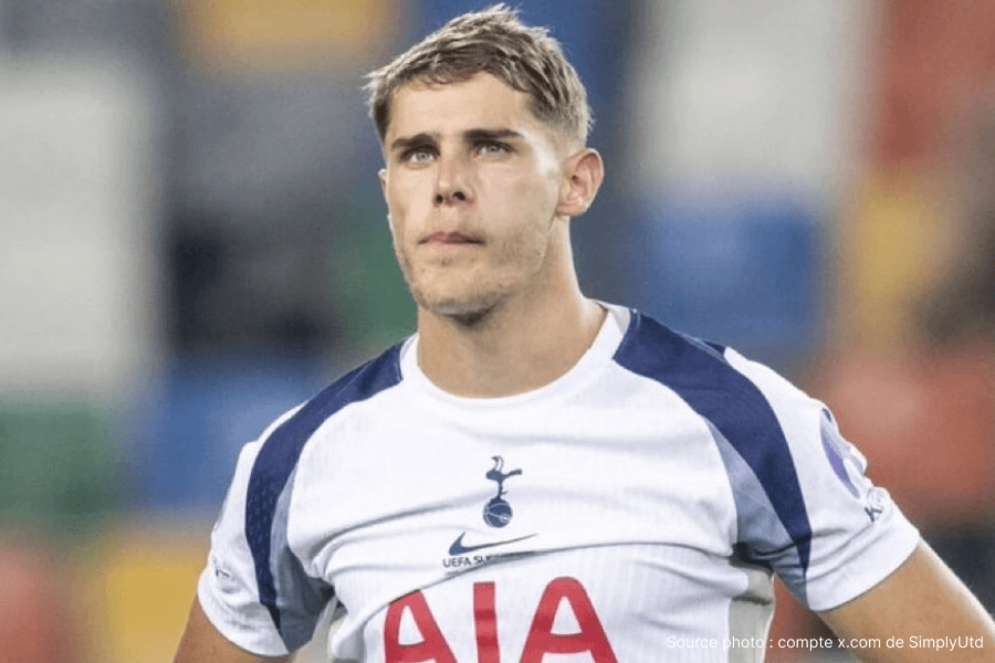 Micky van de Ven défenseur central Tottenham Hotspur maillot blanc Premier League saison 2026