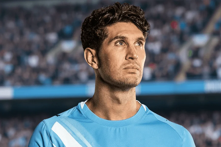 John Stones se blesse en décorant son sapin de Noël