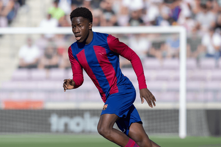 Ebrima Tunkara lors d’un match de la Youth League avec le maillot du FC Barcelone.