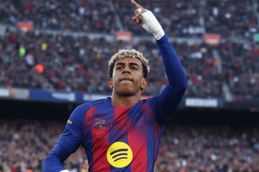 Joueurs légendaires du FC Barcelone sur le terrain.