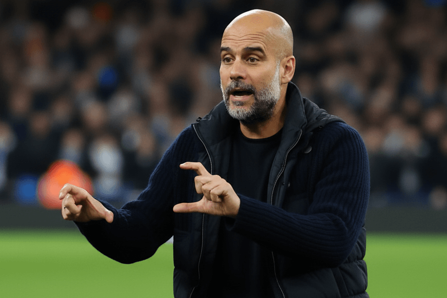 Pep Guardiola réagissant face aux caméras après la défaite.