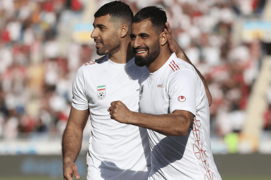 L'équipe nationale d'Iran célébrant un but lors d'un match international.
