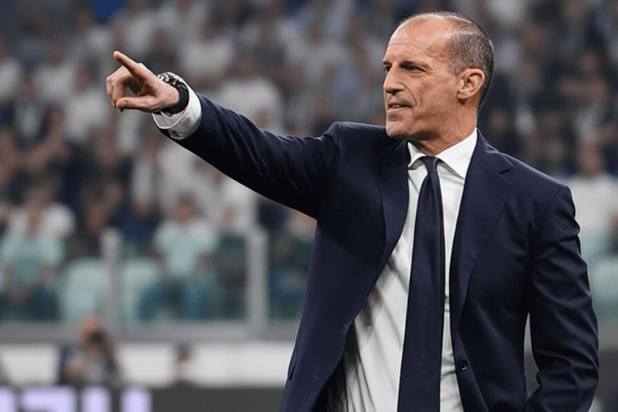 Massimiliano Allegri célébrant la victoire de Milan dans le derby contre l’Inter.