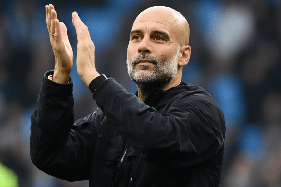 Pep Guardiola s'exprimant lors d'une conférence de presse.