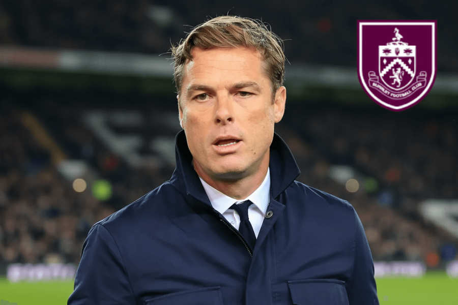 Scott Parker discutant avec ses joueurs à l’entraînement.
