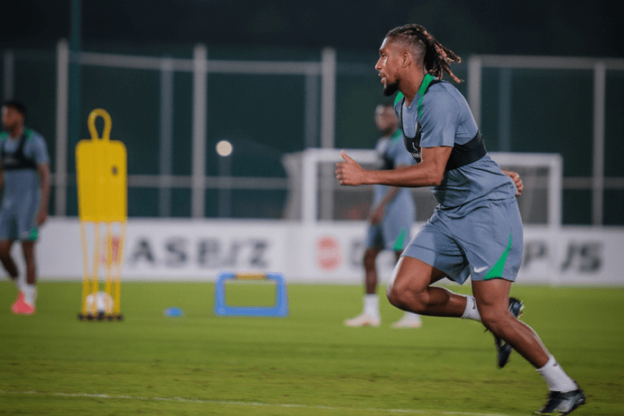 William Troost-Ekong lors d'une séance d'entraînement intensif.