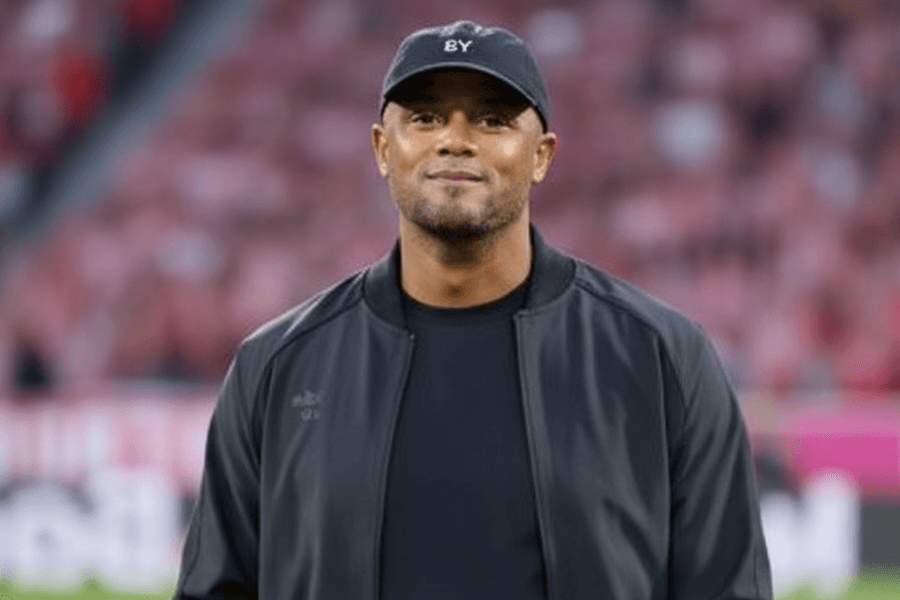 Vincent Kompany analysant les performances à l’entraînement.