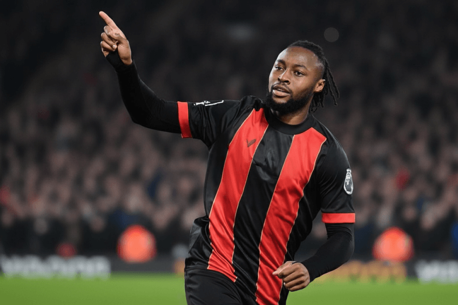 Antonee Semenyo célébrant un but avec Bournemouth.