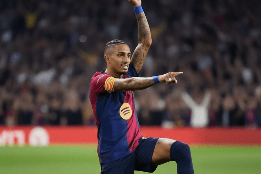 Rafinha célébrant un but au stade olympique.