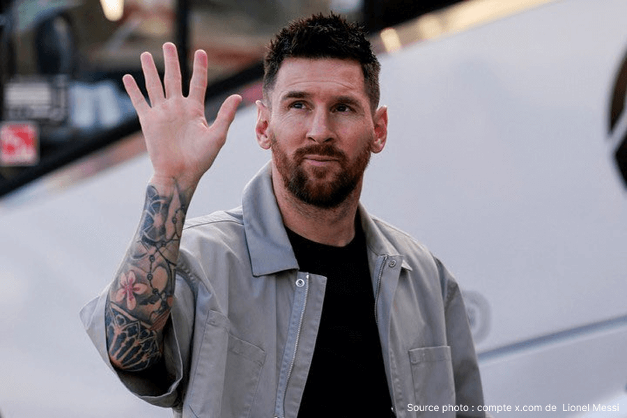 Lionel Messi célébrant un but avec l'Argentine.
