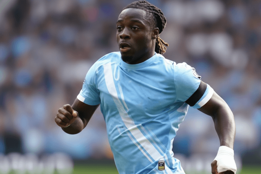 Haaland et ses coéquipiers se congratulant après un but décisif.