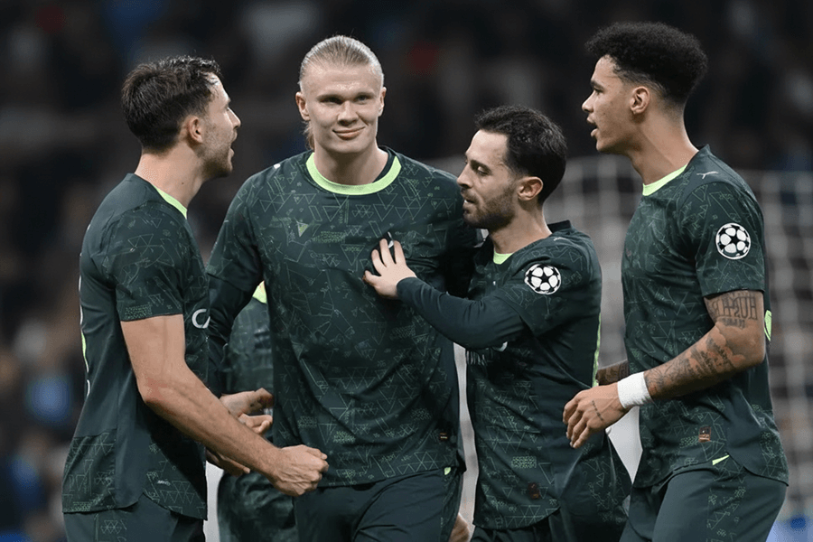 Joueurs de Manchester City en célébration après le match.