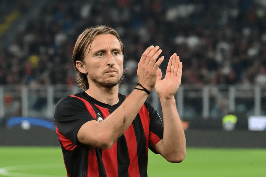 Modrić lors d'un match avec le Real Madrid célébrant un but.