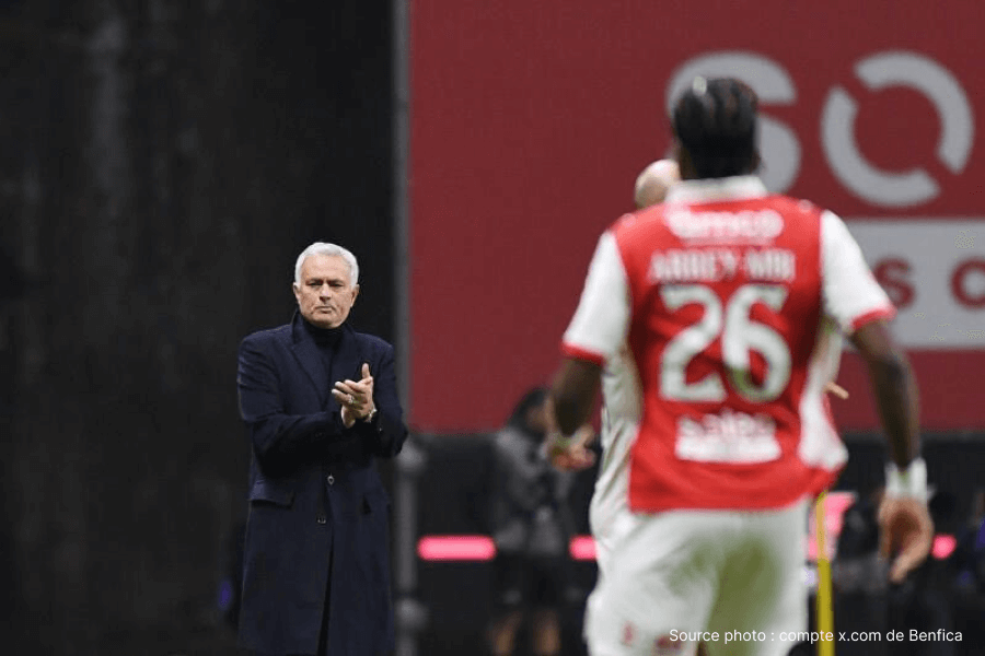 Mourinho réagit au VAR après Benfica Braga