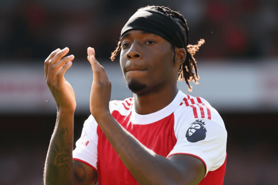 Noni Madueke célébrant son doublé contre Bruges.