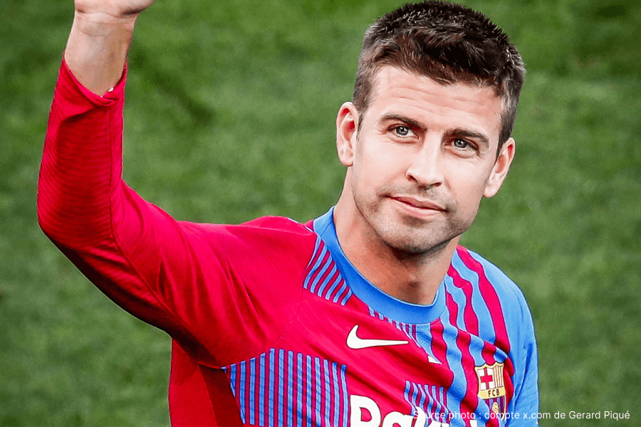 Gerard Piqué présentant la Kings League au public.