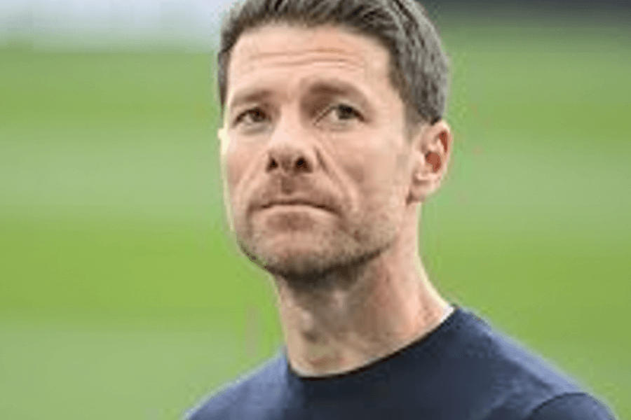 Xabi Alonso lors d'une conférence de presse avant le match crucial contre l'Athletic.
