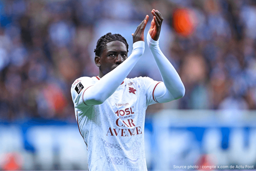 Majou lors d'un entraînement avec l'équipe d'Aston Villa.