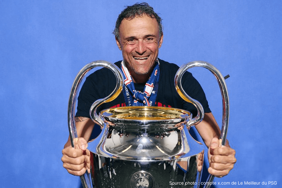 Luis Enrique lors d'une séance d'entraînement avec le PSG.