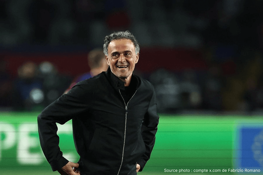 Luis Enrique entraîneur PSG banc tactique match Ligue Champions geste instructions