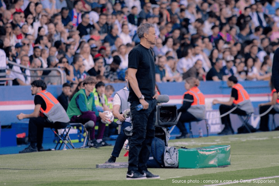 Luis Enrique conférence presse PSG micro déclarations prolongation contrat journalistes
