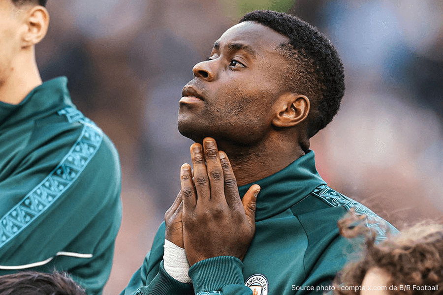 Marc Guehi défenseur central Manchester City présentation maillot signature