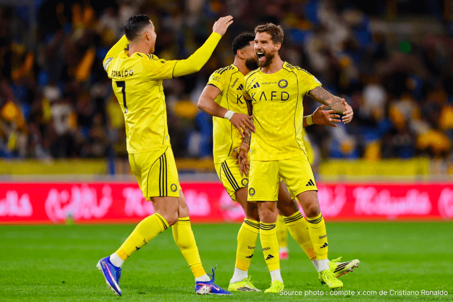 Al Nassr joueurs célébration victoire 5-0 Al Najma stade Riyadh