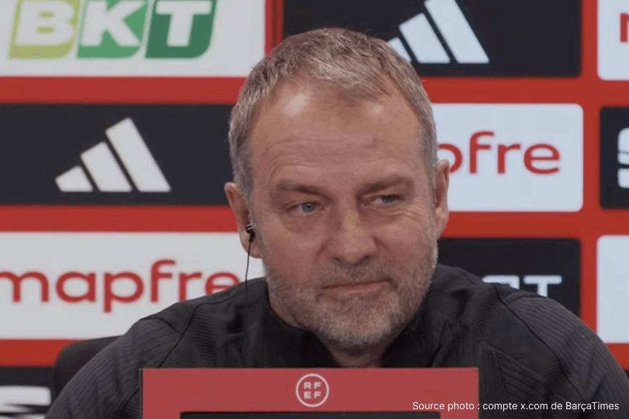 Hansi Flick en conférence de presse parlant des blessés avant Atlético-Barça