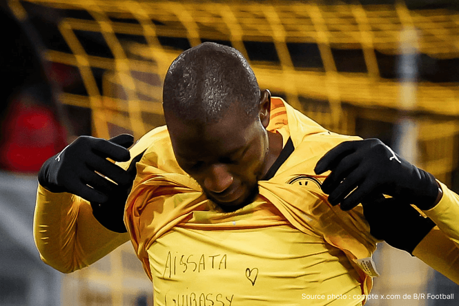 Serhou Guirassy portrait maillot jaune Dortmund Bundesliga saison 2025 2026