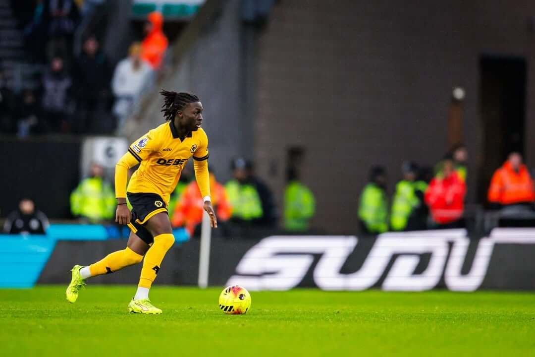 Mateus Mané en action avec le maillot de Wolverhampton Wanderers lors d'un match de Premier League saison 2025-2026