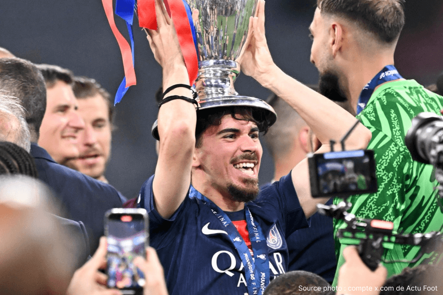 Vitinha PSG dribble Ligue 1 2025-26 meneur de jeu parisien