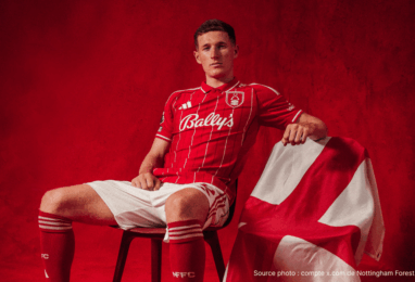 Elliot Anderson Nottingham Forest maillot rouge milieu central Premier League 2026