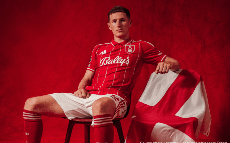 Elliot Anderson Nottingham Forest maillot rouge milieu central Premier League 2026