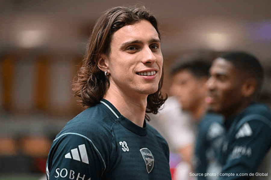 Riccardo Calafiori Arsenal maillot rouge Emirates Stadium match 2026