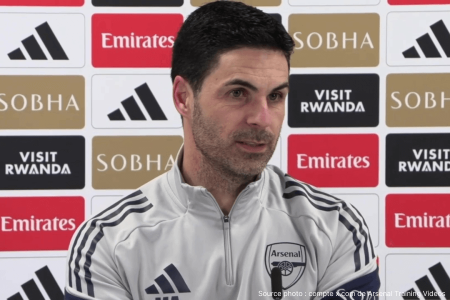 Mikel Arteta Calafiori Arsenal entraînement Colney saison 2025-2026
